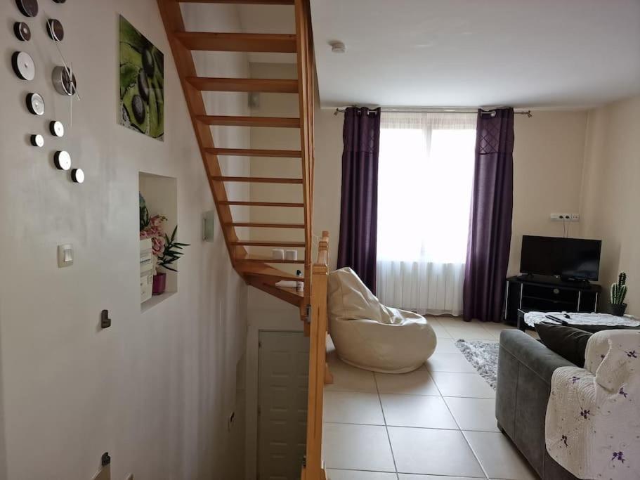 Duplex En Maison Individuelle De 70 M2avec Jardin